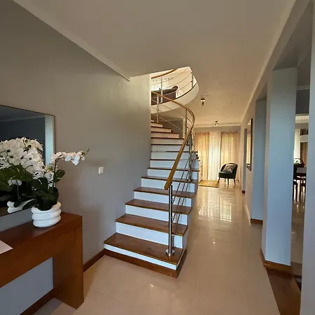 Bella Vista Estate