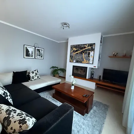 Bella Vista Estate Villa